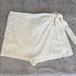 Love Riche Cream Wrap Skorts